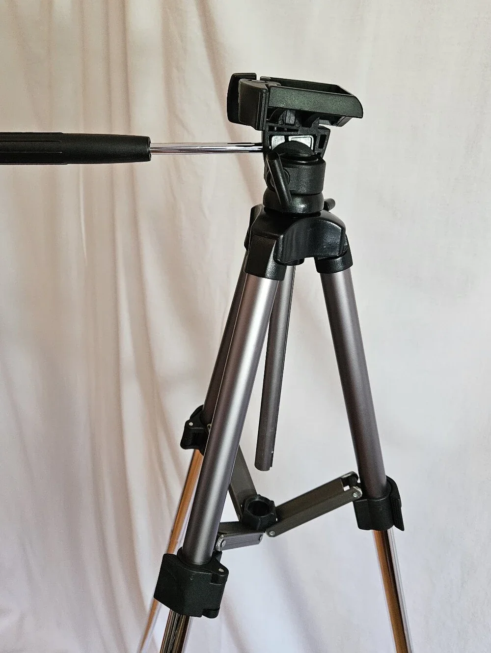 Vanguard New Tourist 5 Camera Tripod With Case -- Compact Photo & Video Stand